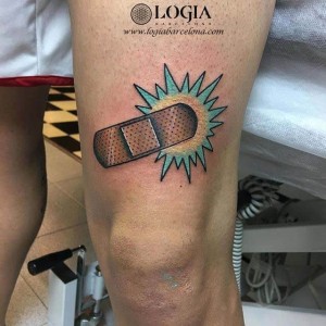 tatuaje-pierna-tirita-logia-barcelona-larosa               